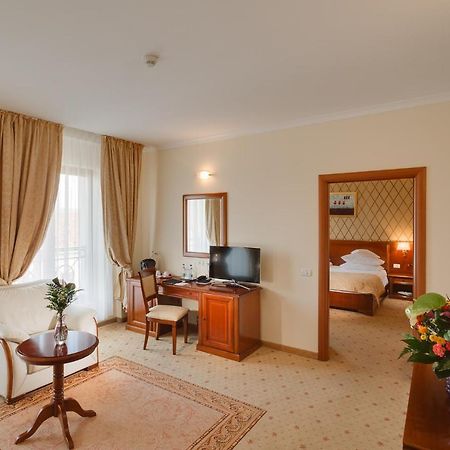 Hotel Opera Plaza Cluj Napoca Bagian luar foto
