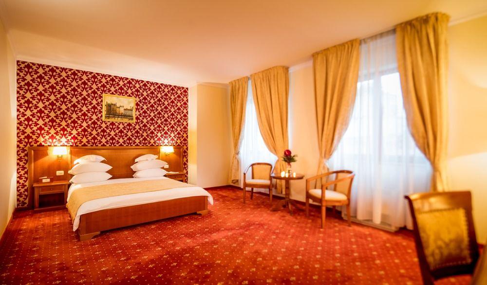 Hotel Opera Plaza Cluj Napoca Bagian luar foto