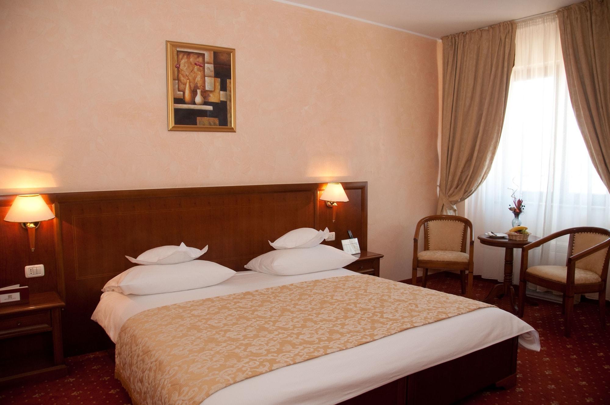 Hotel Opera Plaza Cluj Napoca Bagian luar foto