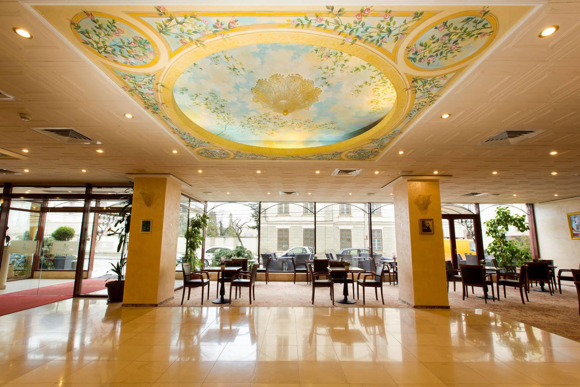 Hotel Opera Plaza Cluj Napoca Bagian luar foto