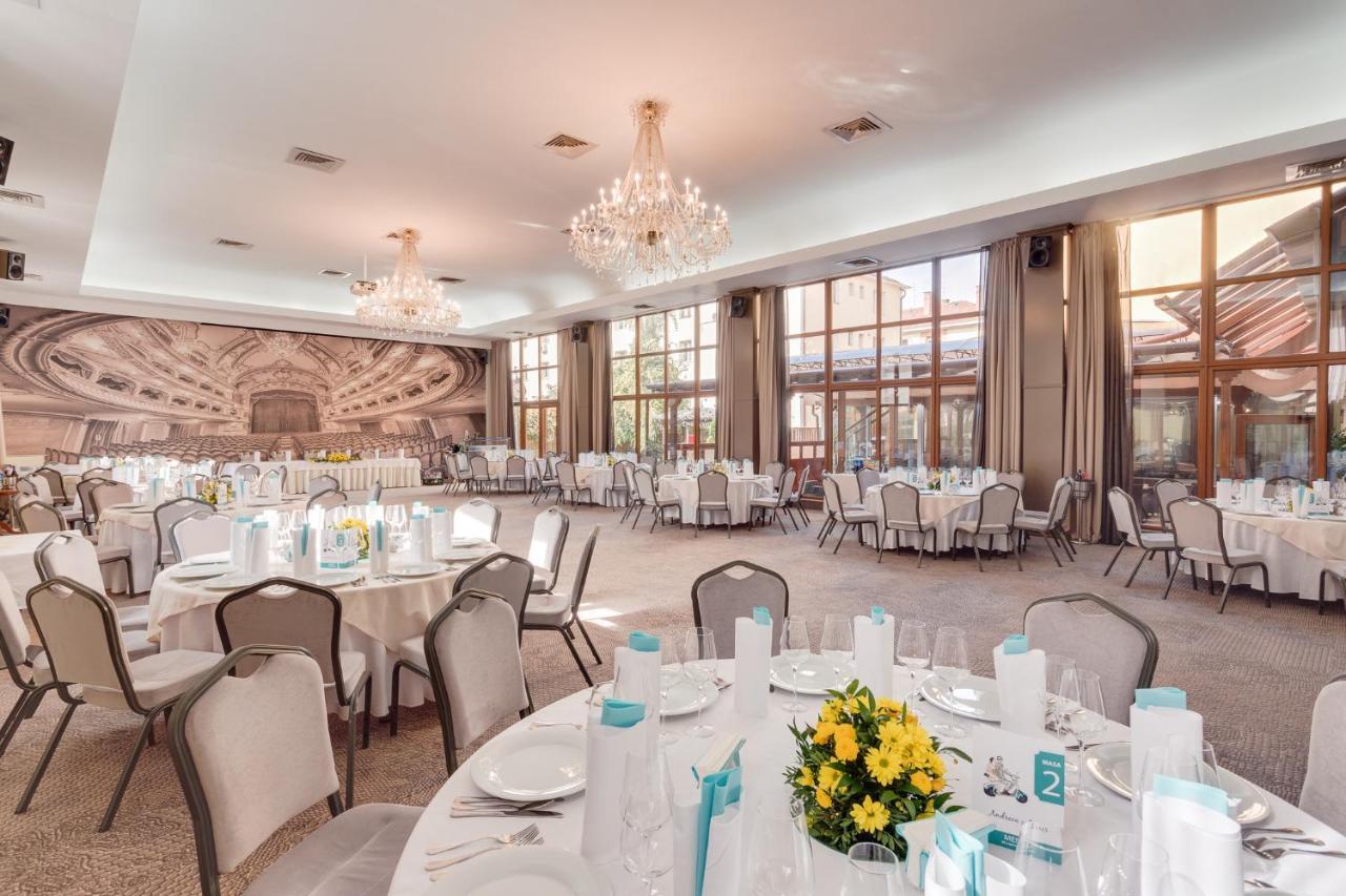 Hotel Opera Plaza Cluj Napoca Bagian luar foto