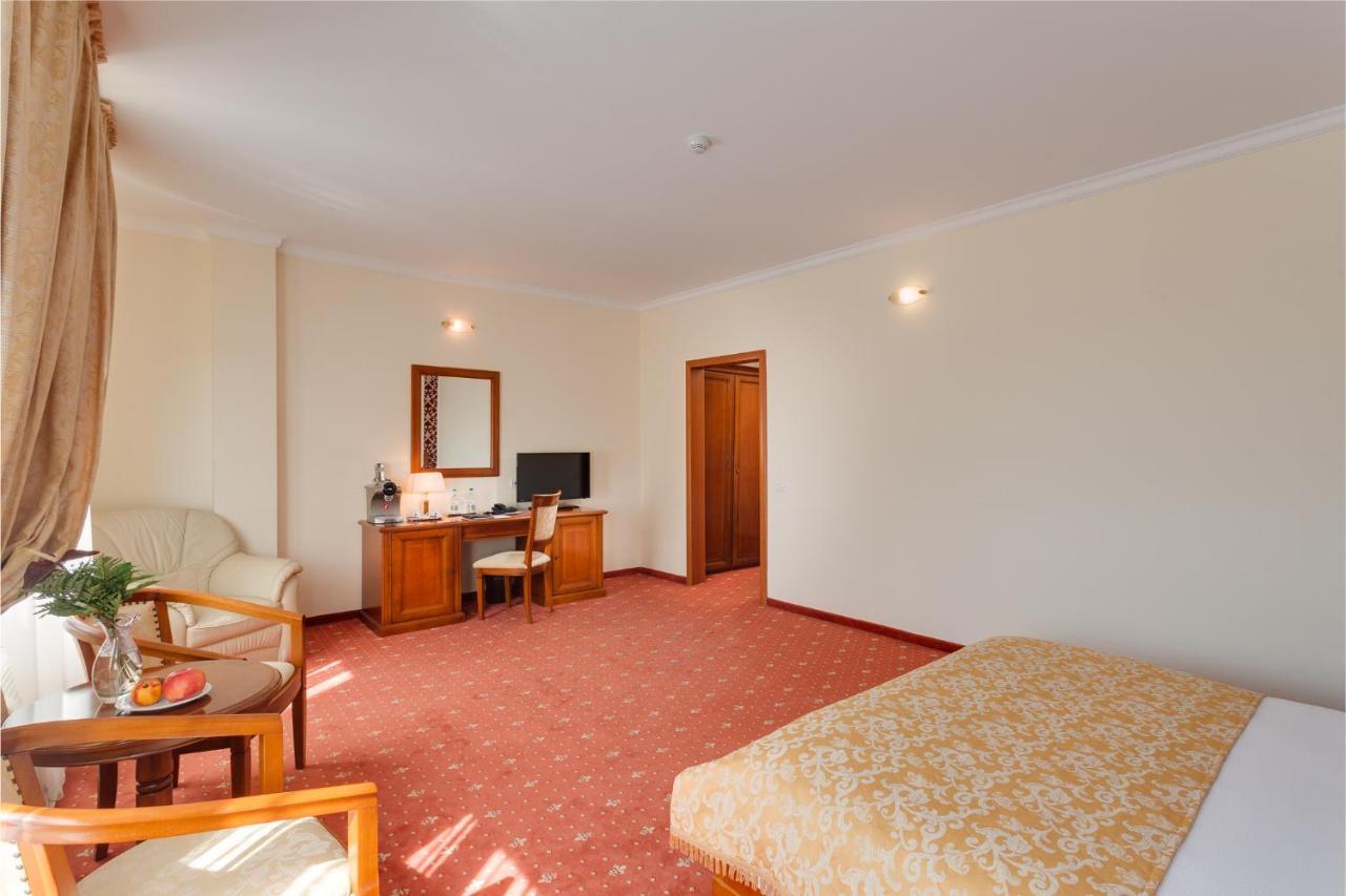 Hotel Opera Plaza Cluj Napoca Bagian luar foto