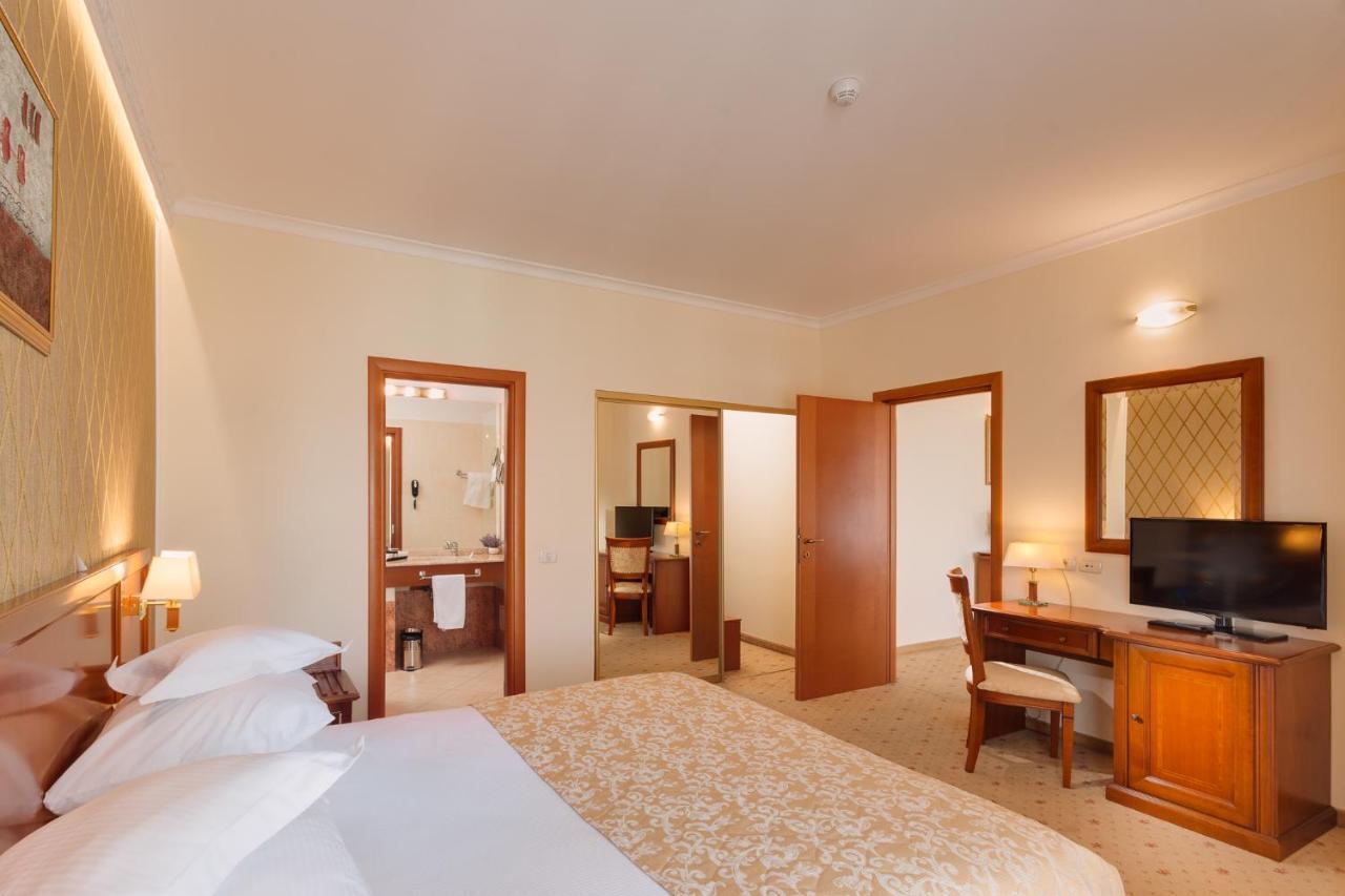 Hotel Opera Plaza Cluj Napoca Bagian luar foto
