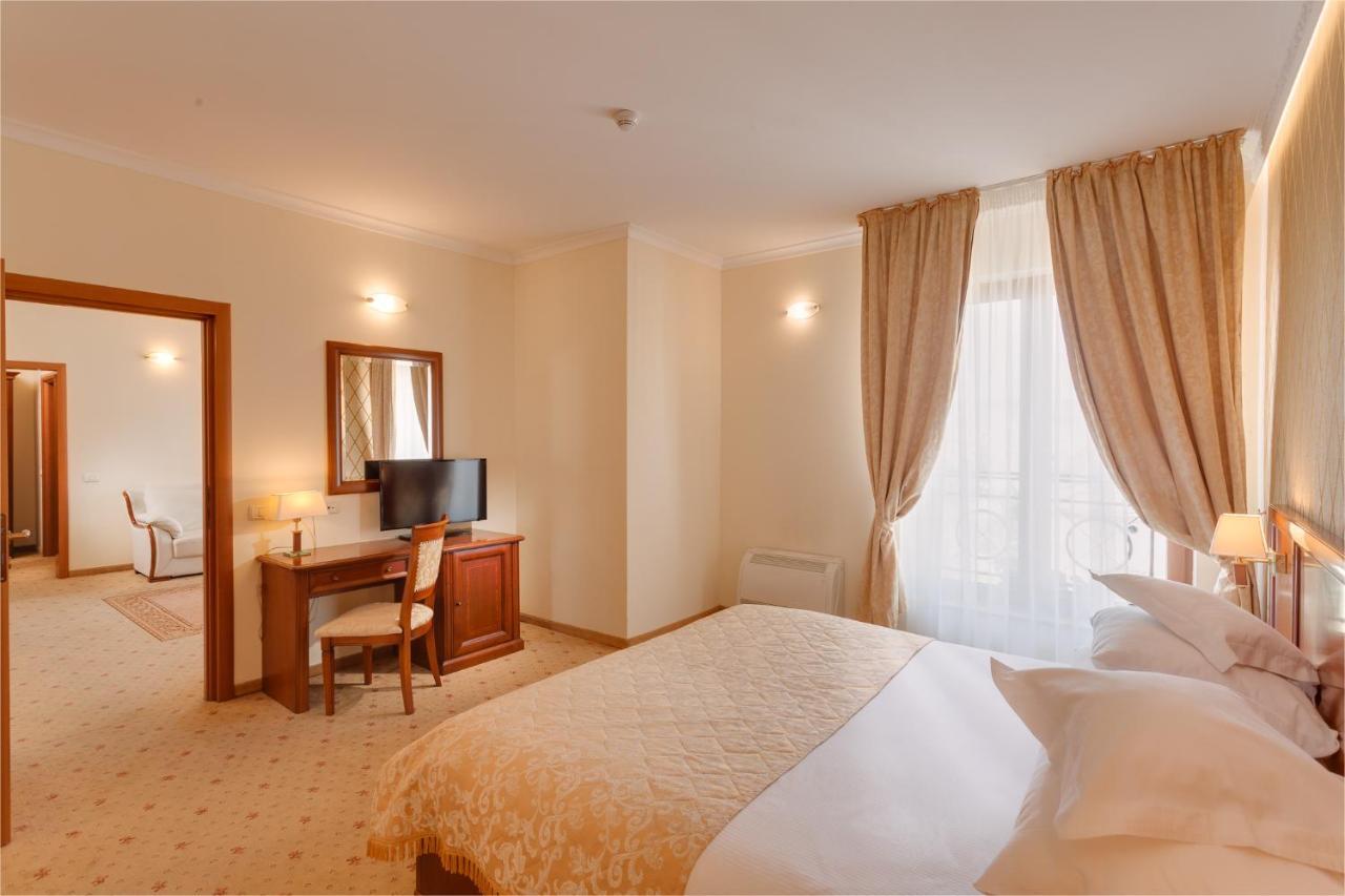 Hotel Opera Plaza Cluj Napoca Bagian luar foto