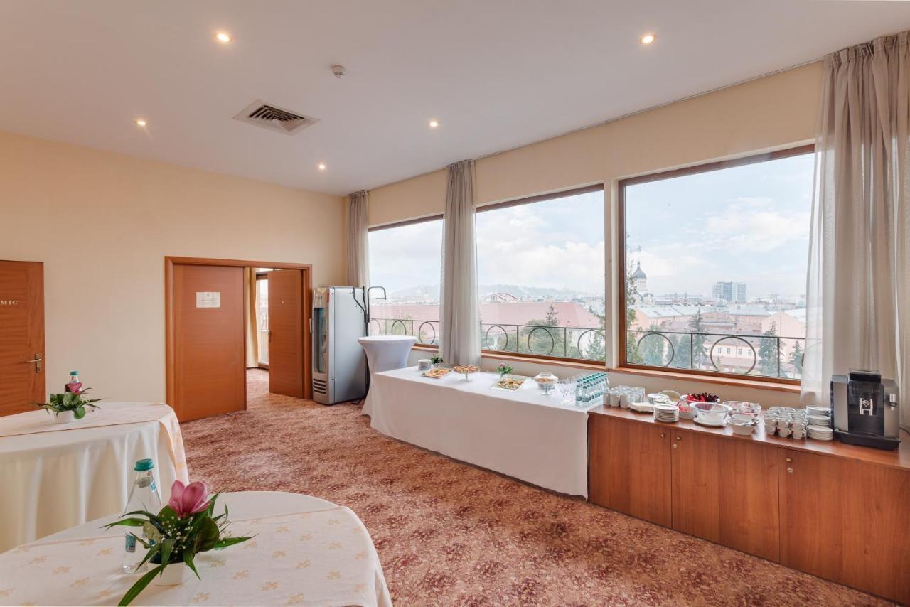 Hotel Opera Plaza Cluj Napoca Bagian luar foto