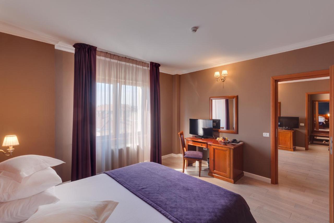 Hotel Opera Plaza Cluj Napoca Bagian luar foto