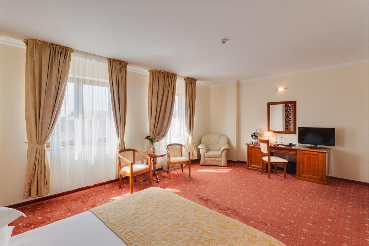 Hotel Opera Plaza Cluj Napoca Bagian luar foto