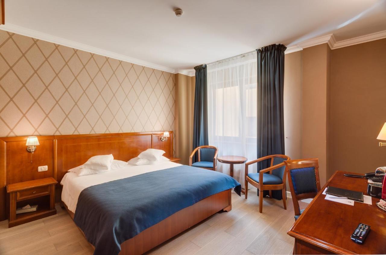 Hotel Opera Plaza Cluj Napoca Bagian luar foto