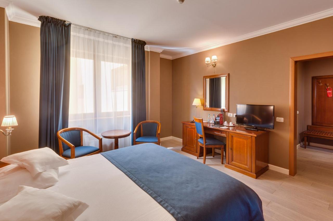 Hotel Opera Plaza Cluj Napoca Bagian luar foto