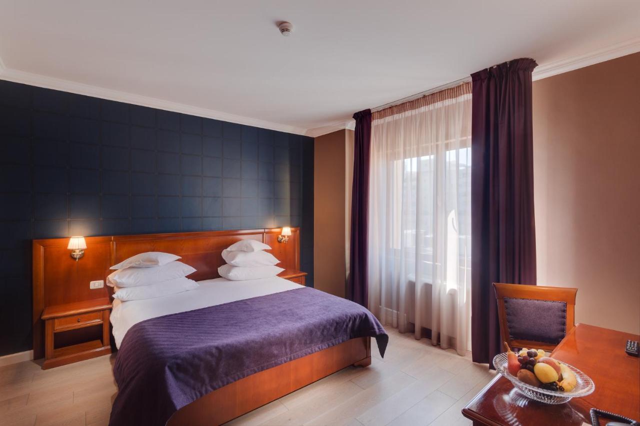Hotel Opera Plaza Cluj Napoca Bagian luar foto