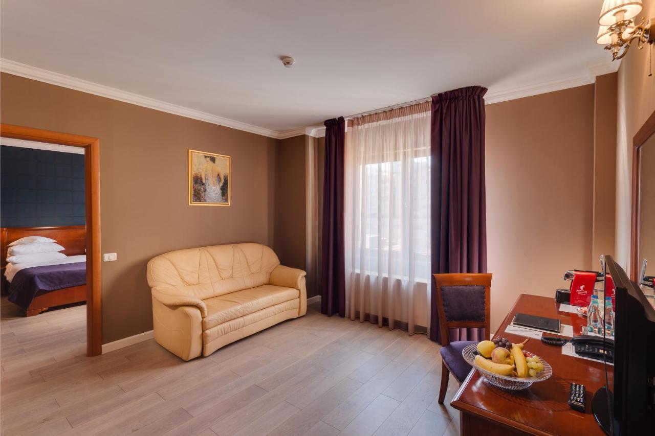 Hotel Opera Plaza Cluj Napoca Bagian luar foto
