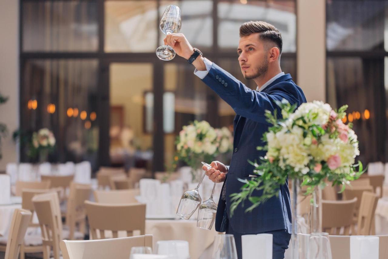 Hotel Opera Plaza Cluj Napoca Bagian luar foto