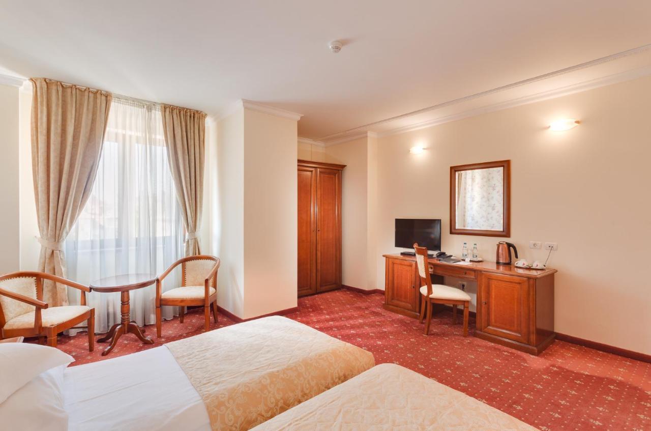 Hotel Opera Plaza Cluj Napoca Bagian luar foto