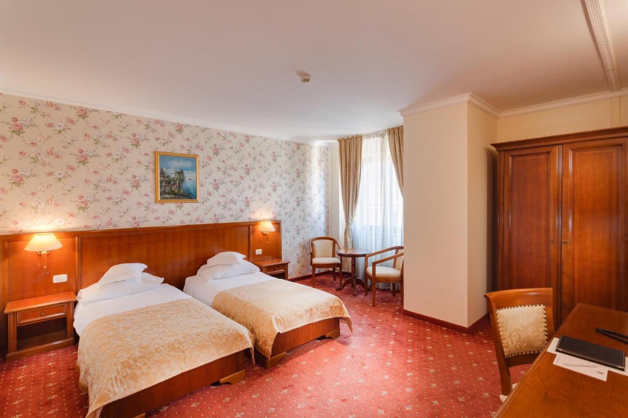 Hotel Opera Plaza Cluj Napoca Bagian luar foto