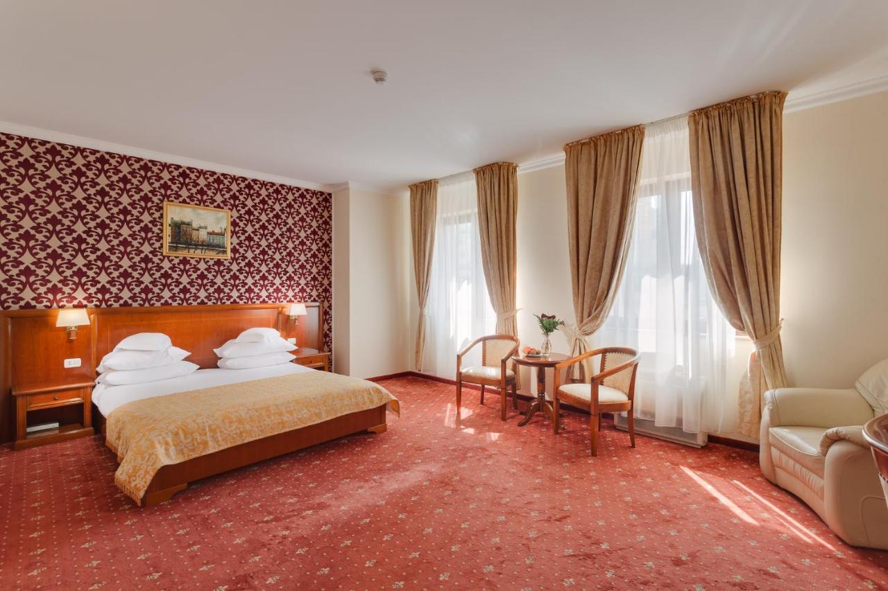 Hotel Opera Plaza Cluj Napoca Bagian luar foto