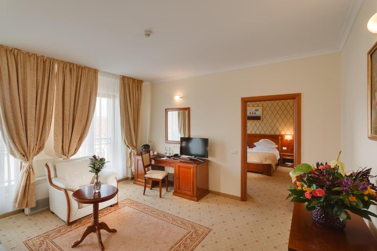 Hotel Opera Plaza Cluj Napoca Bagian luar foto