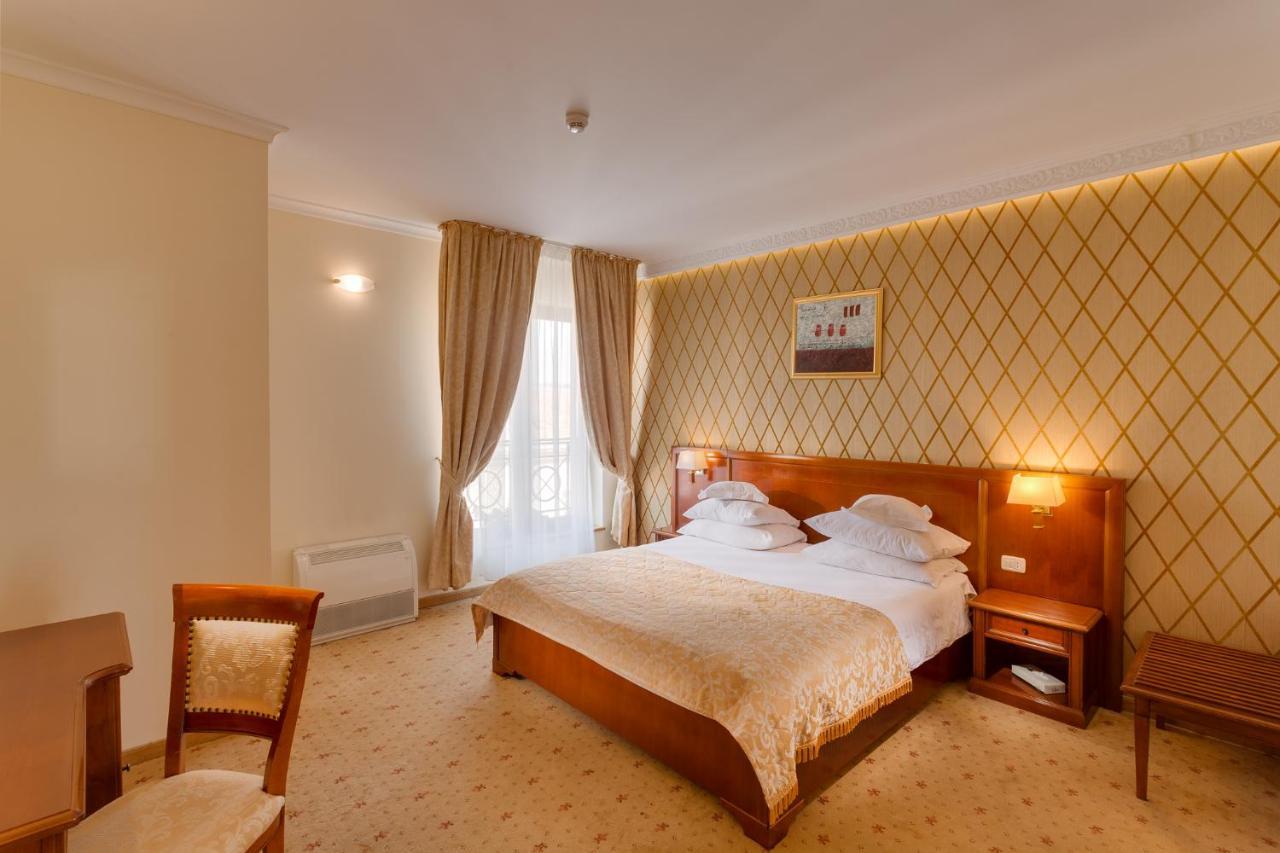 Hotel Opera Plaza Cluj Napoca Bagian luar foto