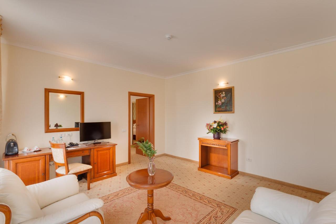 Hotel Opera Plaza Cluj Napoca Bagian luar foto